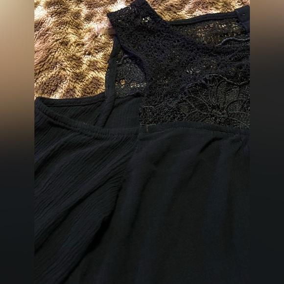 Elegant Black Lace Cold Shoulder Top - Picture 2 of 5